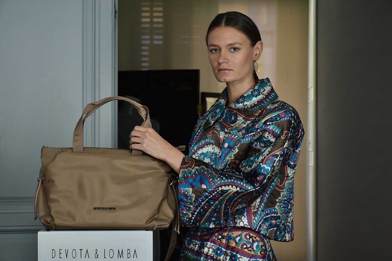 BOLSO BANDOLERA DEVOTA & LOMBA NOVA TAUPE - Imagen 5