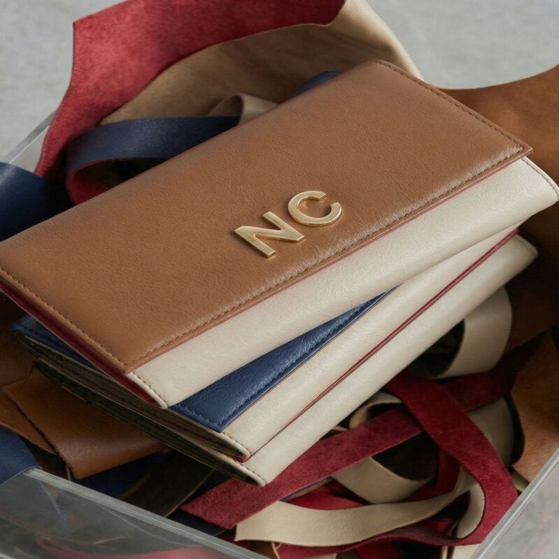 Billetera Tricolor NC NOCO camel con beige y rojo - Imagen 2