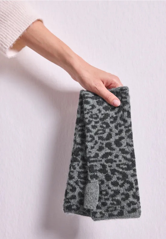 Calentadores de brazos y manos con estampado de leopardo gris Street One - Imagen 2