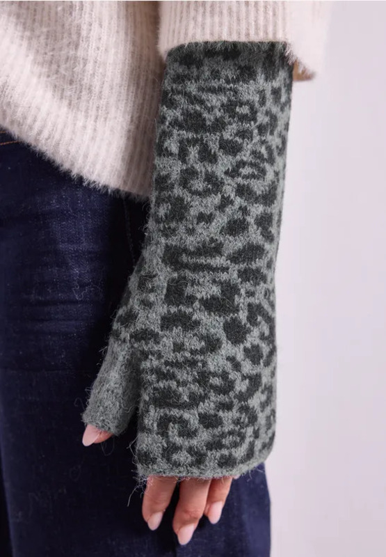 Calentadores de brazos y manos con estampado de leopardo gris Street One