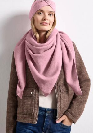 Chal triangular de punto fino color rosa Street One