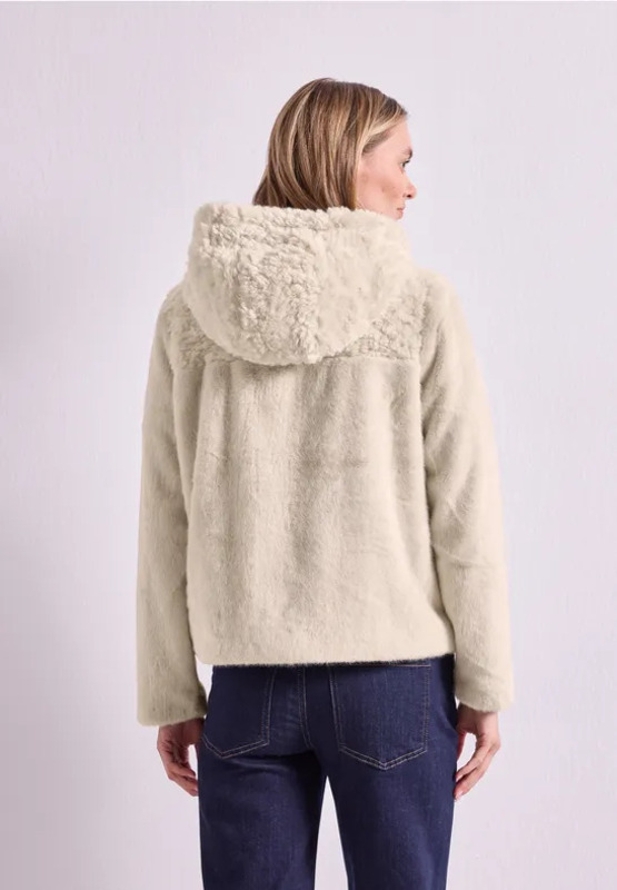 Chaqueta corta con capucha color arena street one - Imagen 6
