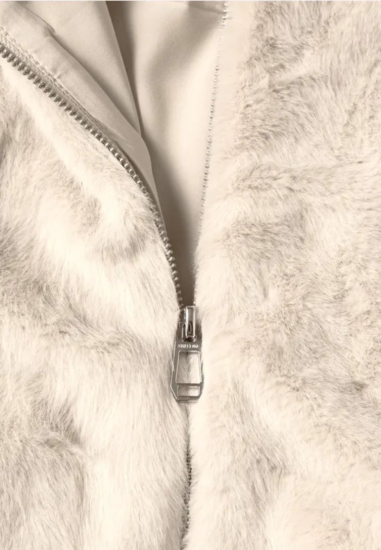 Chaqueta corta con capucha color arena street one - Imagen 3