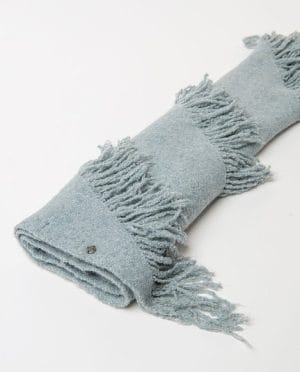 Bandana de punto con flecos Azul empolvado Surkana