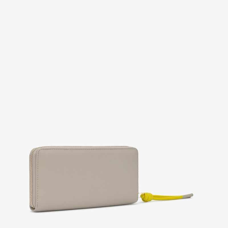 Billetera mediana topo mostaza New Dorp Tous - Imagen 2