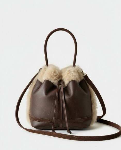 Bolso cubo con pelo Marrón Surkana