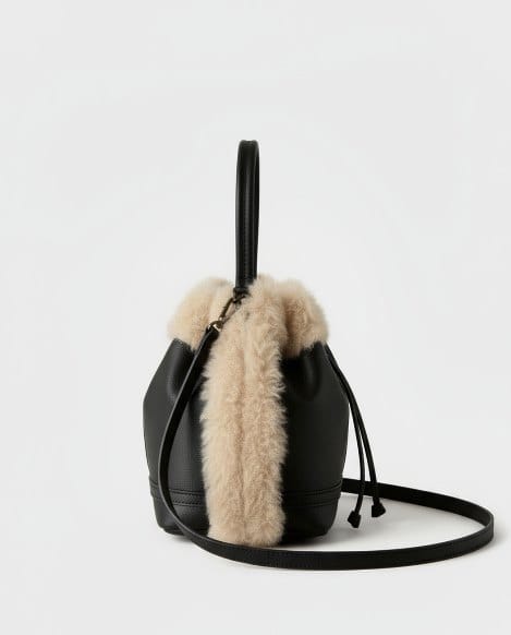 Bolso cubo con pelo Negro Surkana - Imagen 3