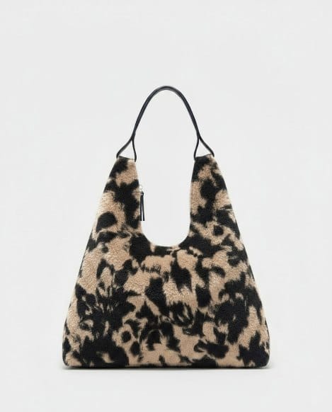 Bolso de hombro de pelo estampado negro Surkana