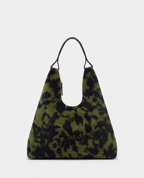 Bolso de hombro de pelo estampado kaki Surkana