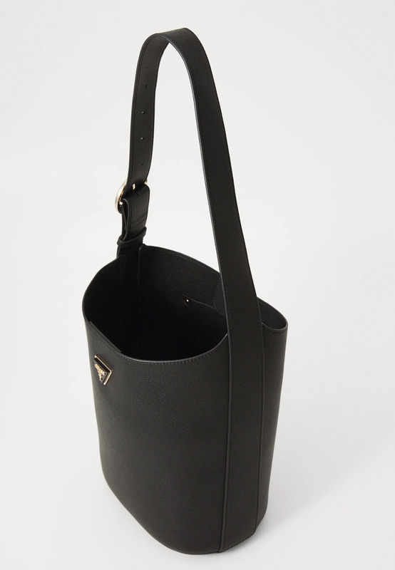 Bolso Guess Meridian Bucket Negro - Imagen 5