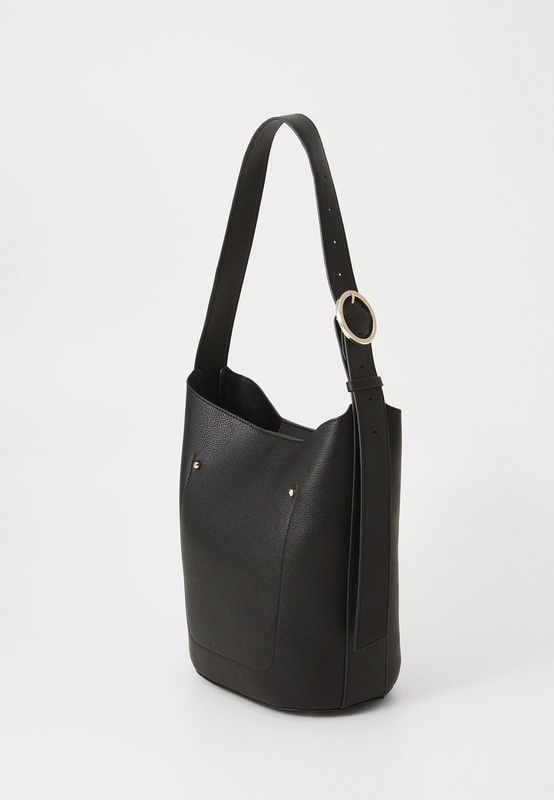 Bolso Guess Meridian Bucket Negro - Imagen 3