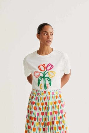 Camiseta con bordado de Tulipanes "CF" Compañia Fantástica