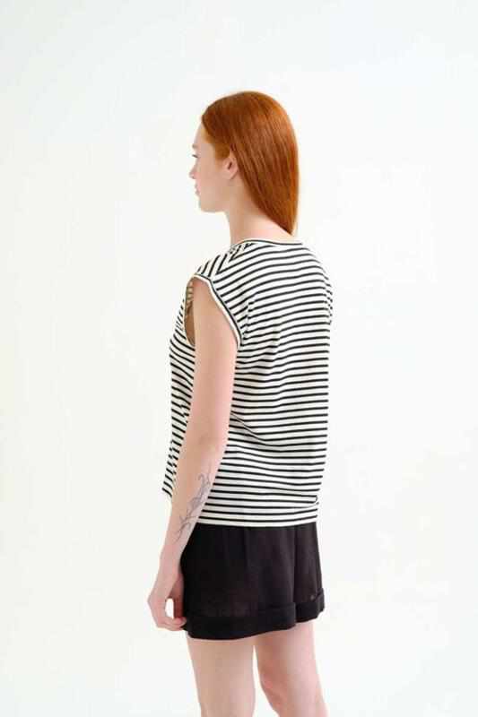 Camiseta rayas en negro y blanco Compañia Fantástica - Imagen 3