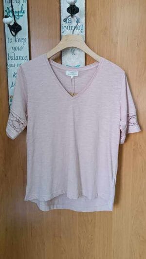Camiseta Yerse Puntillas Rosa