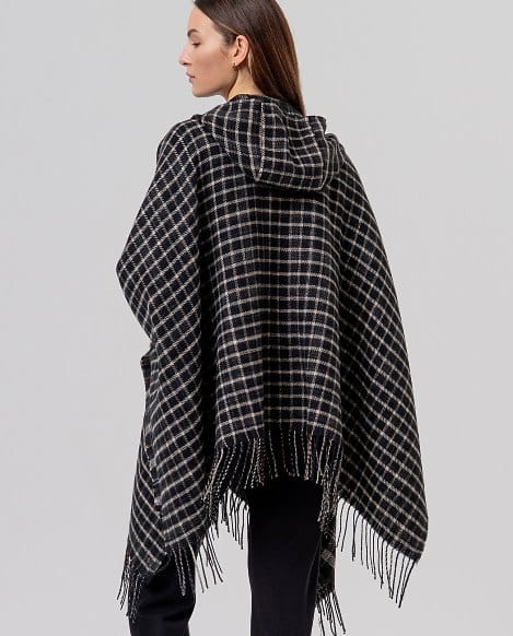 PONCHO DE CUADROS CON CAPUCHA NEGRO SURKANA - Imagen 2