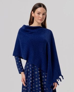 Poncho de punto con flecos Marino Surkana