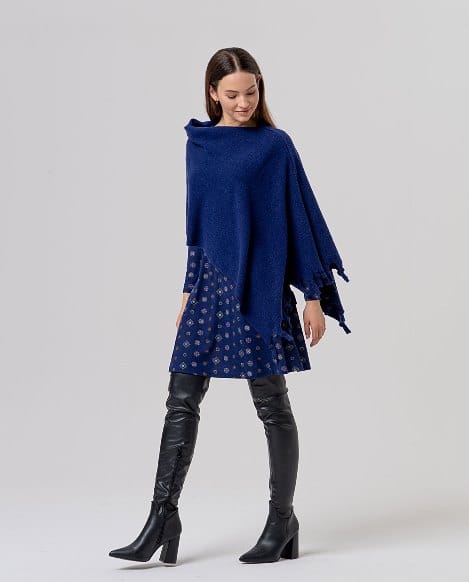 Poncho de punto con flecos Marino Surkana - Imagen 3