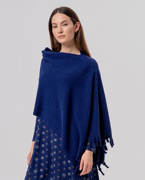 Poncho de punto con flecos Marino Surkana - Imagen 2