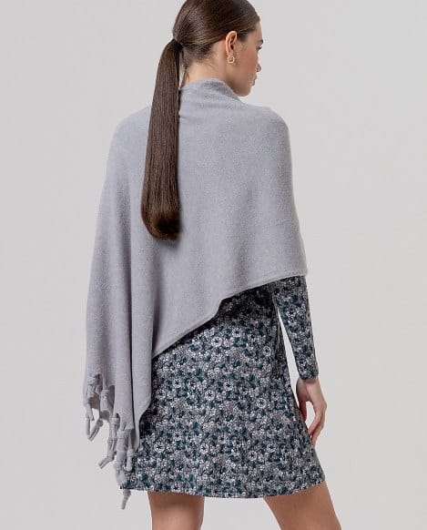 Poncho de punto con flecos Gris claro Surkana - Imagen 3