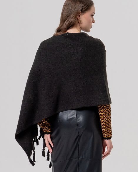 Poncho de punto con flecos Negro Surkana - Imagen 3