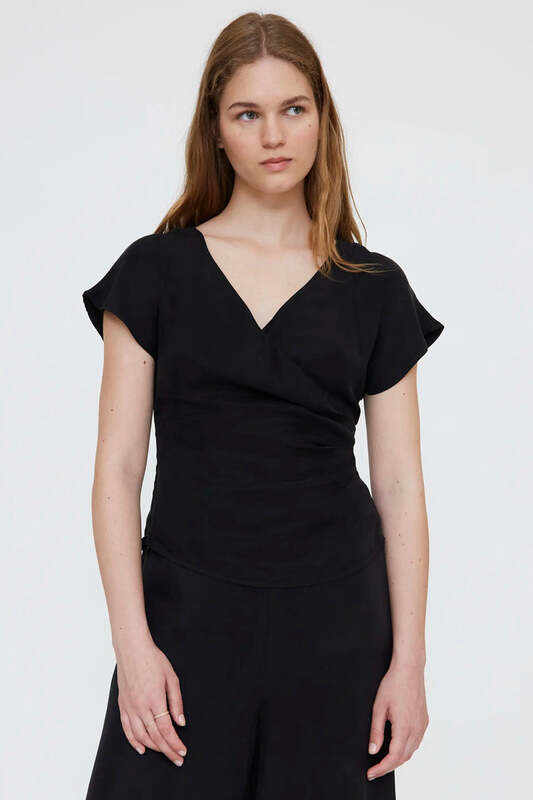 Top negro con escote cruzado Wild Pony