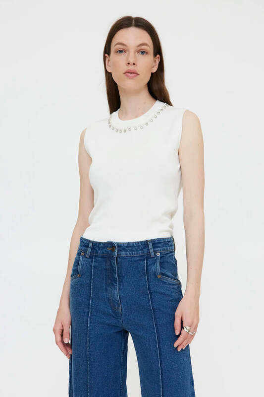 Top punto blanco con cuello joya Wild Pony